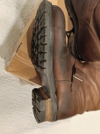 Botas de cuero marrón con punta de acero