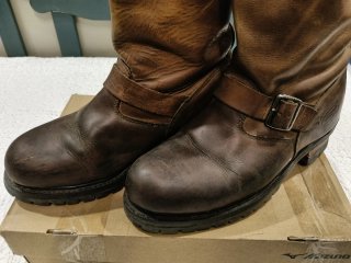Botas de cuero marrón con punta de acero