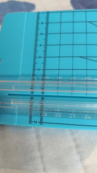 Cizalla para papel azul