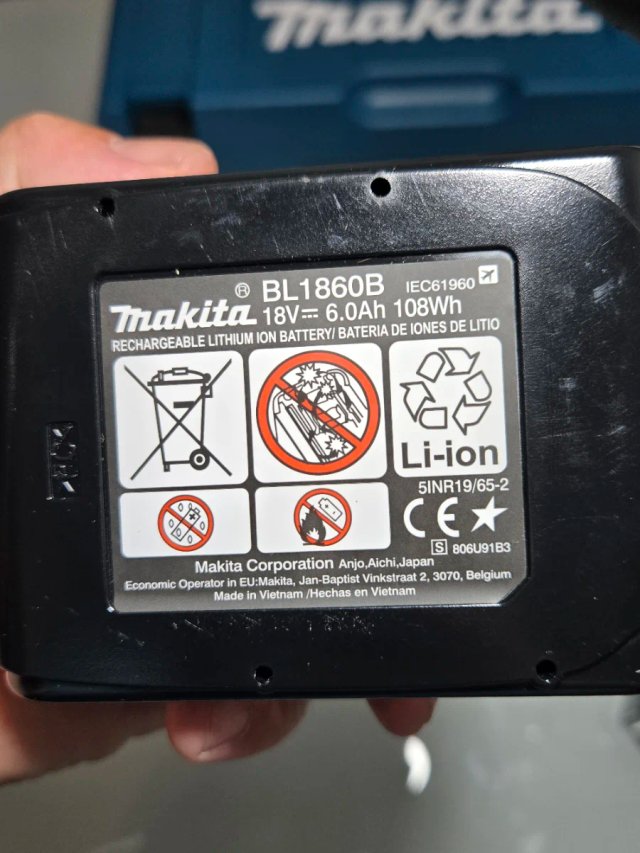 Amoladora Makita + 2 Baterías + Maletín réplica