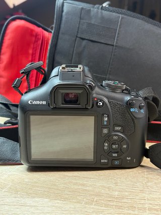 Canon EOS 2000D