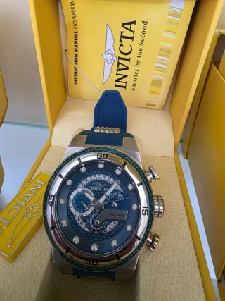Reloj Invicta Azul y Plateado