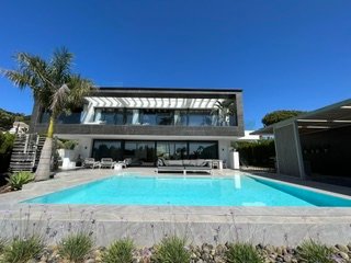 Mantenimiento integral de villas y jardines.