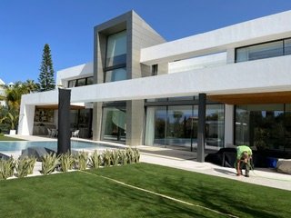 Mantenimiento integral de villas y jardines.