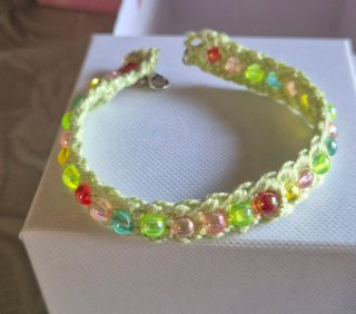 Braccialetto fatto a mano con perline