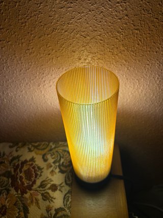Lámpara de mesa cilíndrica