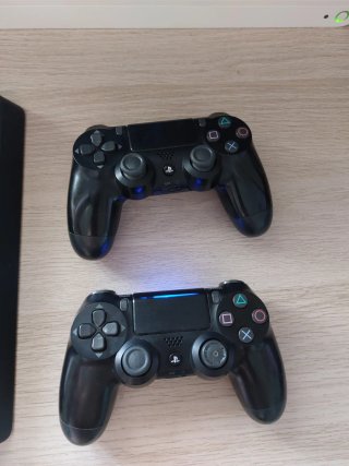 PS4 Slim 1TB + 2 Mandos + 2 Juegos