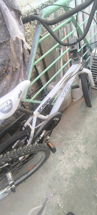 Bicicleta BMX blanca