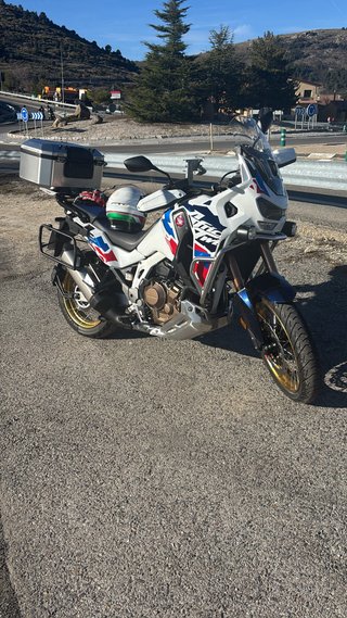 Honda Africa Twin Adventure 2024