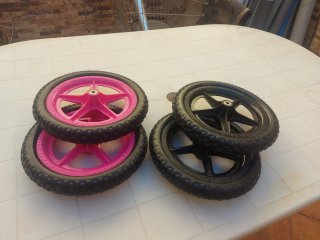 Ruedas Strider Ultralight (2 rosas, 2 negras)