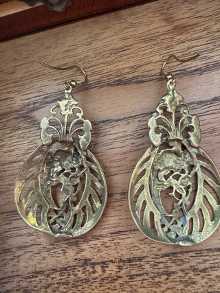 Pendientes Art Nouveau de latón.