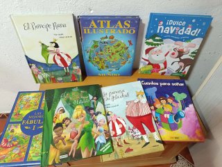 Lote de libros tiene ya sus años son para niños