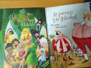 Lote de libros tiene ya sus años son para niños
