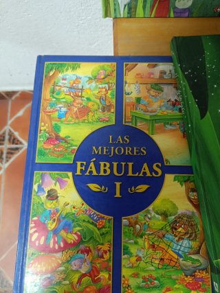 Lote de libros tiene ya sus años son para niños
