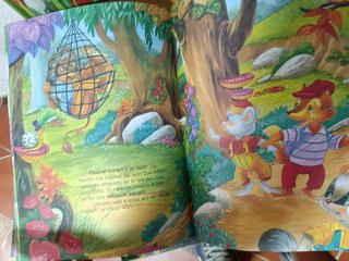 Lote de libros tiene ya sus años son para niños