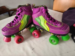 Patines de niña 4 ruedas morado y verde
