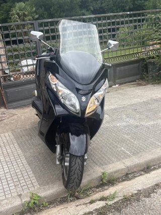 Suzuki Burgman 400 Negra