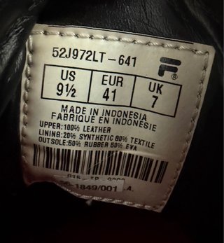 Zapatillas Fila Rojas y Negras
