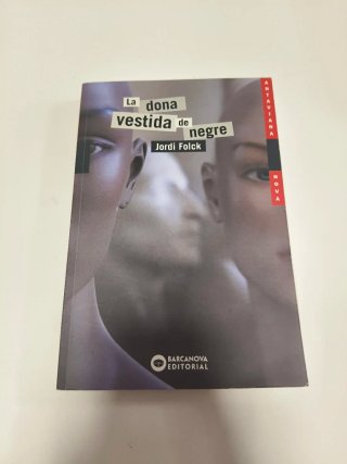 La dona vestida de negre