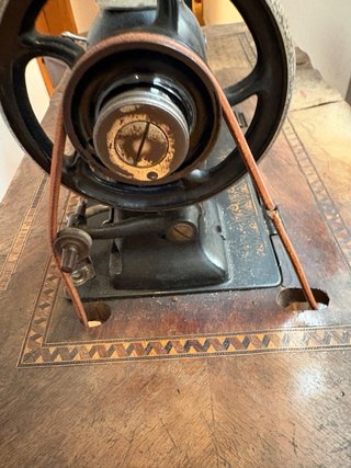 Máquina de coser antigua de madera