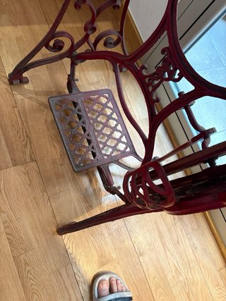 Máquina de coser antigua de madera