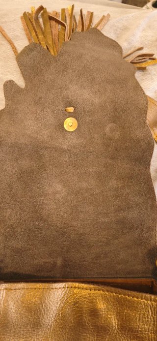 Bolso bandolera texturizado flecos dorados