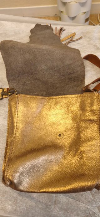 Bolso bandolera texturizado flecos dorados