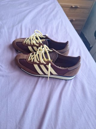 Zapatillas Adidas Marrones y Beige