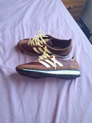 Zapatillas Adidas Marrones y Beige