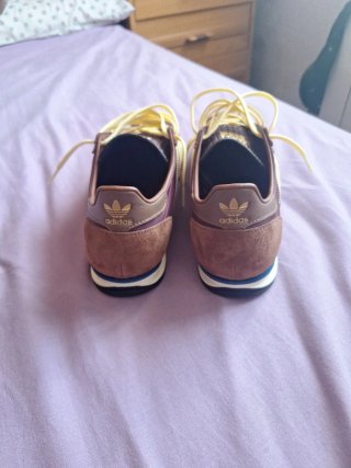 Zapatillas Adidas Marrones y Beige