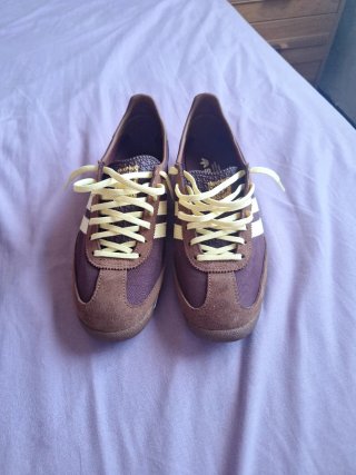 Zapatillas Adidas Marrones y Beige