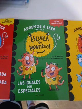 Lote de libros escuela de monstruos