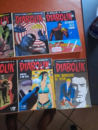 8 fumetti Diabolik (gruppo 5)