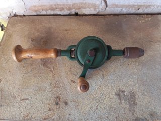 Taladro de manivela antiguo