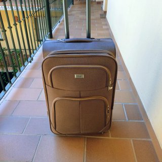 Maleta cabina extensible ORMI marrón.