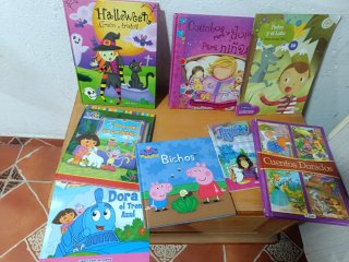 Un lote de libros para leer niños pequeños
