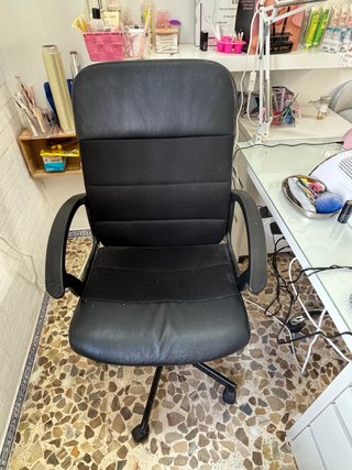 Silla de oficina negra