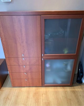 Mueble vitrina madera y cristal