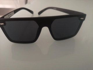 Gafas de sol negras nuevas