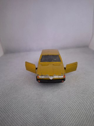Coche Vintage Mattel Dorado