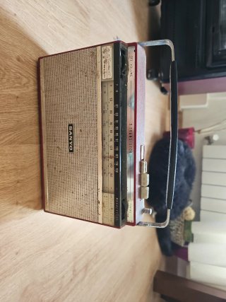 Radio Sanyo Transworld FM/AM 9 Transistores