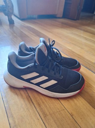 Zapatillas Adidas Baloncesto Negras y Rojas