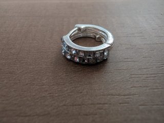 Orecchini cerchio acciaio inox con zirconi