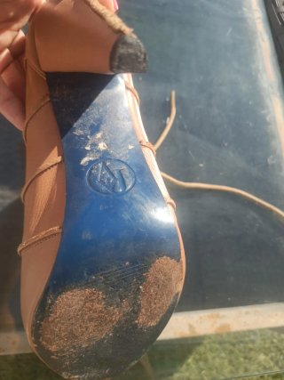 Zapatos Armani tacón piel beige