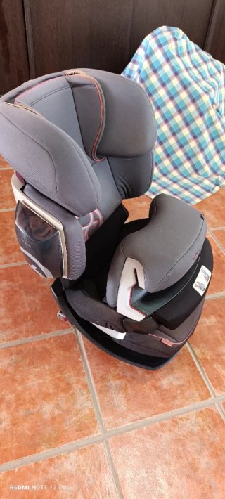 2 sillas de coche Cybex. 45 € una u 80 € las dos.