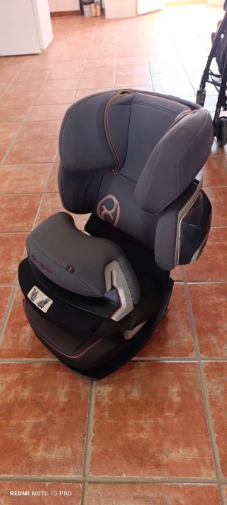 2 sillas de coche Cybex. 45 € una u 80 € las dos.