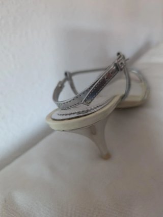 Sandalias Geox doradas y plateadas