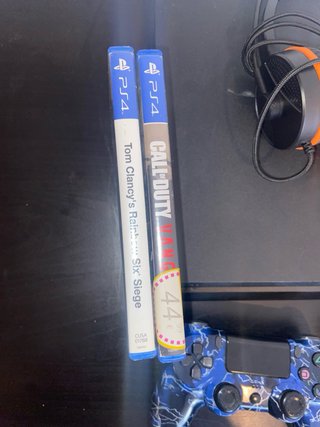 PS4 Slim Negra + Juegos y Mandos