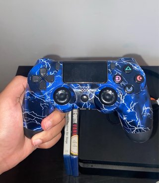 PS4 Slim Negra + Juegos y Mandos