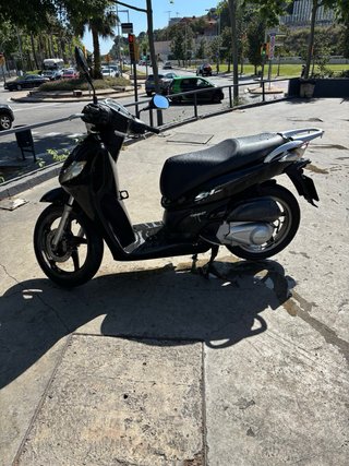 Honda SH 125i Scooter Negra, La moto esta perfecta